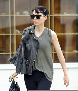 rooney mara- leaves gym- LA- cute outfit.jpg