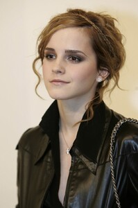 Emma Watson Latest HD wallpapers 24.jpg