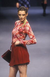 186577798_Blumarine1997WomenRTW12.thumb.jpg.a6084b5a71ee63296884a3503b6fdc10.jpg