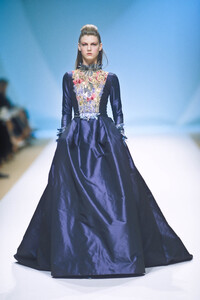 1876969819_PierreBalmain1999HauteCouture105.thumb.jpg.a15de77b0bd2b77ae8c81dc6a5b3d7f8.jpg