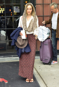 Isabel+Lucas+Isabel+Lucas+Out+Stroll+NYC+HmuF5CL3CIzl.jpg