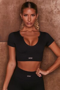 bt0036_bt0040_6_in-charge-run-for-it-black-ribbed-short-sleeve-crop-top-shorts-sportswear-set (1).jpg