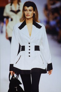 1939667106_karl-lagerfeld-ss-1991(2).thumb.jpg.167bb3abc5a157f7e1260619a8a2cb6b.jpg