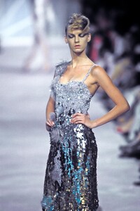 1953827338_EmanuelUngaro2000HauteCouture47.thumb.jpg.5a7fd054966db6662b3a4fc5d739af1c.jpg