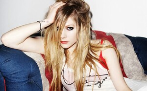 Avril Lavigne hd Wallpapers Desktop.jpg