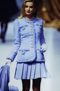 2009485775_Chanel-HC-FW-1991(1).thumb.jpg.7b4c702c15ca136ef47df6b910ad7613.jpg