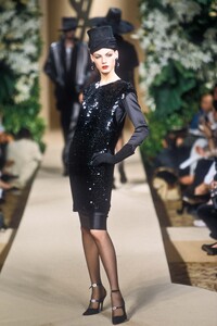 2053132751_YvesSaintLaurent2000HauteCouture92.thumb.jpg.2cd4e300b05a36e031ce952622438107.jpg