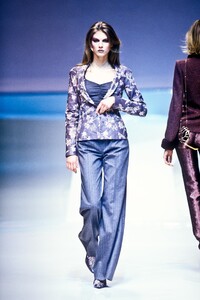 2105771887_Valentino1997WomenRTW13.thumb.jpg.06bac63063c76e401c3760afbbbb3df5.jpg