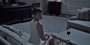 kate-mara_zoe-barnes_house-of-cards_s4_ep6_17 edited.jpg