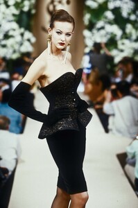 213619036_YvesSaintLaurent1995HauteCouture121.thumb.jpg.f612c151cbcc1376319c798d77651a94.jpg