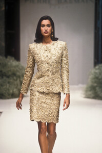 213659355_PierreBalmain1995HauteCouture25.thumb.jpg.e7d19015bb4e63146e2aa07c73c8a18d.jpg