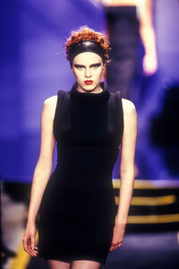 216941101_GianniVersace1997HauteCouture31.thumb.jpg.2f40a091d513cc15da1a906562d95000.jpg