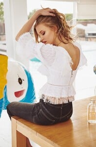 228525191_blusa-stella(6).thumb.jpg.524eece45b5fbbd19abd45d22ae48732.jpg