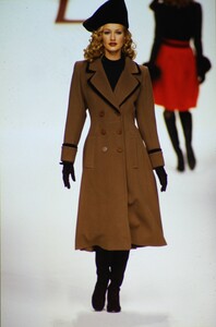 232231655_ysl-fw-1994(2).thumb.jpg.5e1f71a952c77cee7fa5d0015b24502f.jpg