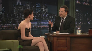 245583541_Kristen_Stewart_Late_Night_Jimmy_Fallon_2009_3_122_579lo.jpg