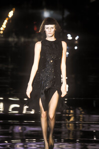 264004092_Givenchy1999WomenRTW14.thumb.jpg.d849d14d30908a3f75908e9f630c2df3.jpg