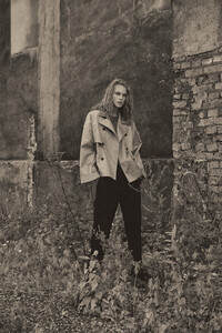 Jonas Müller for ELLE Bulgaria_7.jpg
