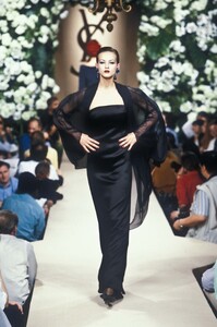 325273044_YvesSaintLaurent1995HauteCouture166.thumb.jpg.9e3c408ad79511914e4f083a049b792e.jpg