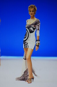 39133086_gianfranco-ferre-ss-1992(3).thumb.jpg.cb81e6074b0f1acdbcaa5d402abb2f00.jpg