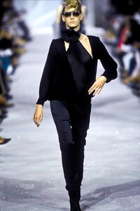 402009476_EmanuelUngaro2000HauteCouture44.thumb.jpg.ffcf6ef01d8365782388950933cc1813.jpg