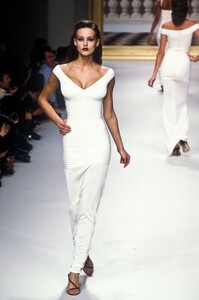 419451940_HerveLeger1995WomenRTW71.thumb.jpg.25d9ef9c077b90b73028685ac81b5416.jpg