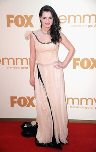 45343_Vanessa_Marano_63rd_Primetime_Emmy_Awards_LA_18_09_2011_08_122_1079lo.jpg