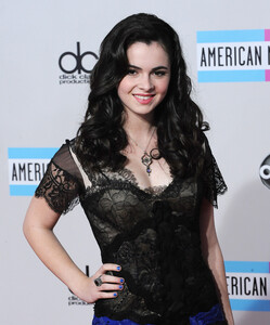 45416_Vanessa_Marano_39th_American_Music_Awards_LA_11_11_2011_04_122_462lo.jpg