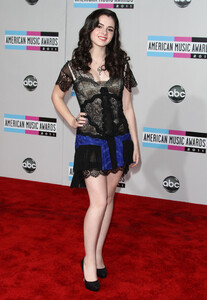 45422_Vanessa_Marano_39th_American_Music_Awards_LA_11_11_2011_05_122_480lo.jpg