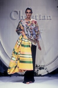 45883489_ChristianDior1992HauteCouture89.thumb.jpg.f532230fd16293a762b9bced937b5fef.jpg