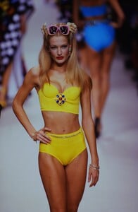 477417260_ChanelSpring1995(35).thumb.jpg.b209773c346cbffb44422229cea28057.jpg