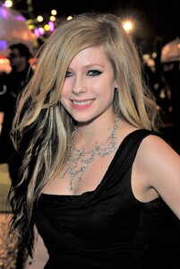 Avril Lavigne2.jpg