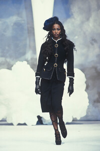 492506784_Chanel1992HauteCouture80.thumb.jpg.1d3fffa048e90548b9f0a7a71c5a850b.jpg