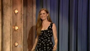 526368592_Amy.Adams_Jimmy.Fallon.2012.09.12_HDTV1_122_238lo.jpg