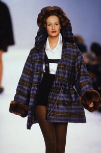 585162424_IsaacMizrahiFall1994(3).thumb.jpg.8865d117cebd5ae2498e37743783860e.jpg