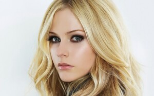 Avril Lavigne Desktop Wallpaper.jpg