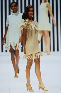 599915993_valentino-hc-ss-1992(3).thumb.jpg.72c6f2ce75389f7c375ae7cb90655131.jpg