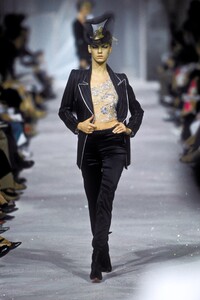 614107047_EmanuelUngaro2000HauteCouture16.thumb.jpg.b9596e3de37c46cf9fcc4503b1647a9b.jpg