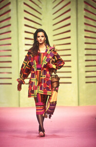 627456733_ChristianLacroix1993WomenRTW188.thumb.jpg.fb48f81603987a11a505497cf0d9f6d6.jpg