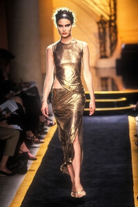 645179289_GianniVersace1997HauteCouture10.thumb.jpg.2328e172a7dc5eb0447ace2cea933453.jpg