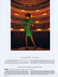 65985172_ParisVogueMarch1984AlbertWatson3grandsmetteursensceneparlentdetheatre5.thumb.jpg.0cae569f2c6f2c0e715da436651a710c.jpg
