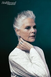 661527dd977504310bebbd8aad356149--gray-hair-white-hair.jpg