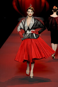 676807177_ChristianDior2011HauteCouture12.thumb.jpg.7c73ce5681b60c0e3c2287e91a2f8d3a.jpg