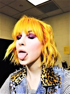 67aba25d6f02760a017df47c1c7f2ad8--hayley-williams-paramore.jpg