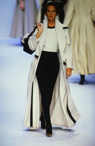 688777520_Dior-FALL-1994(5).thumb.jpg.ff915aea9172c53f849126cf8046b9b7.jpg