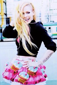 Avril Lavigne - Hello Kitty (Lyrics Video).jpg