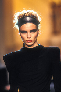 708147223_GianniVersace1997HauteCouture21.thumb.jpg.9de66d8ad22e29dd14920e59a2007f3b.jpg