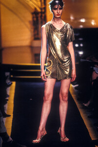 718782857_GianniVersace1997HauteCouture30.thumb.jpg.ae0a7fd6032799a8d75d84e267d3a6ab.jpg