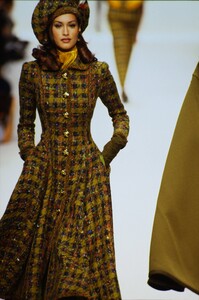 735284303_oscar-de-la-renta-fw-1992(5).thumb.jpg.94a2540b777256cbd7d20d85fe3adf62.jpg