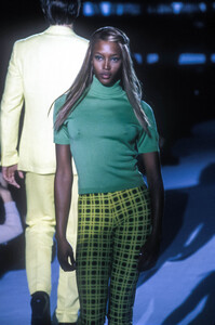 841772028_VersusbyDonatella1996WomenRTW60.thumb.jpg.e55733afc9650d656f887cdd4736c21f.jpg