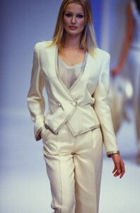 931071518_SalvatoreFerragamoSpring1993(5).thumb.jpg.982df83133caf79e219ab595f42ceb5e.jpg